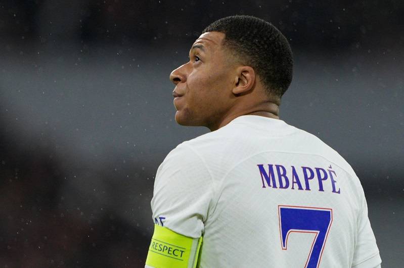 Mbappe Wafat Kutu di Hadapan PSG