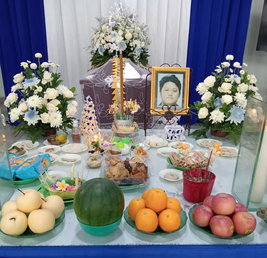 Viral Aksi WNA Meniti Tali di Atas Ketinggian Air Terjun Sekumpul