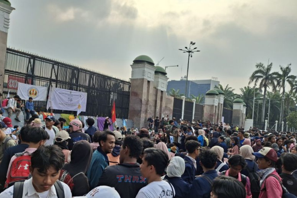 Mahasiswa Demo di DPR, Desak ’17+8 Tuntutan Rakyat’ Dipenuhi