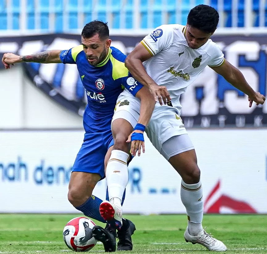 Persib Comeback Dramatis Tekuk Arema dengan 10 Pemain