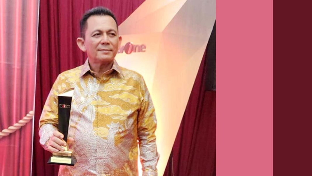 Kepri Tumbuh Pesat, Ansar Ahmad Terima Penghargaan Nasional