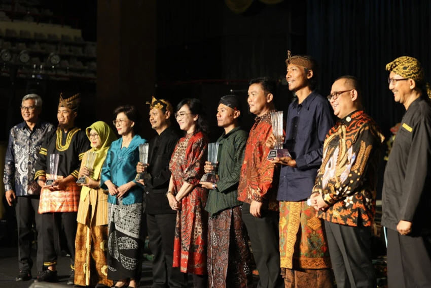 Sosok Fitri, Dosen UGM Raih Anugerah Ilmuwan Muda Terbaik 2025