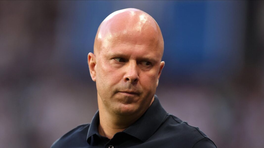 Carragher: Posisi Slot Terancam Jika Liverpool Gagal ke Liga Champions