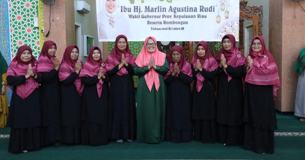 Salat Tarawih Perdana di Masjid At-Taubah Bintan