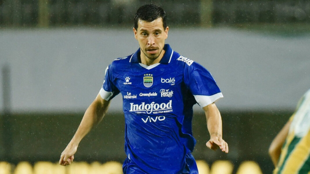 Tandukan Jung Bawa PERSIB Ungguli Akurat Solo