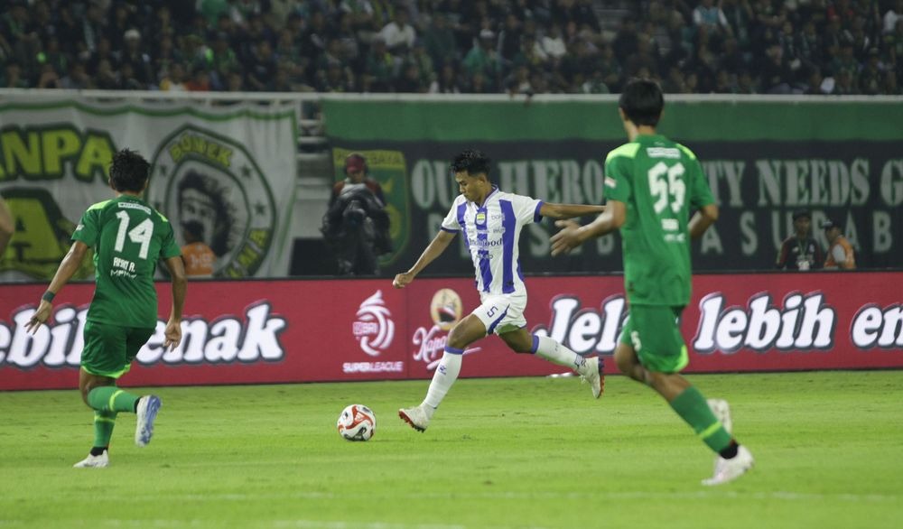 Persib Bandung Ditahan Imbang Persebaya, Persita Raih Kemenangan Gemilang di Makassar: Persaingan Super League Semakin Memanas!